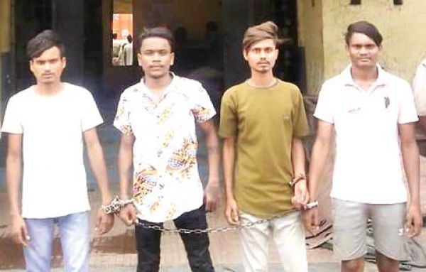  उरला पुलिस ने झपट्टा मार मोबाइल चोरों को गिरफ्तार किया