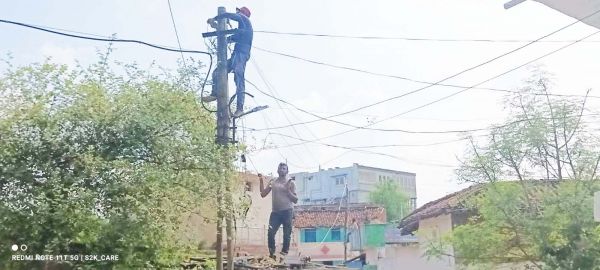 लो-वोल्टेज की समस्या से निजात दिलाने वार्ड में लगा 3 फेस कनेक्शन