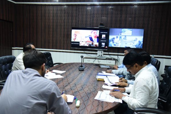 कलेक्टर ने की बीज-खाद वितरण स्थिति की समीक्षा