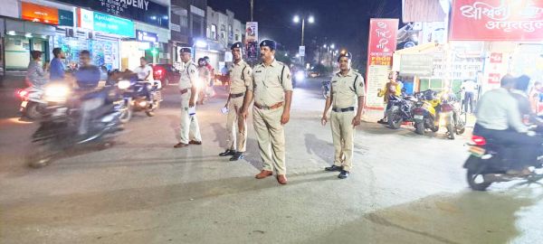 बदमाशों पर अंकुश लगाने पुलिस गश्त, वाहनों की जांच