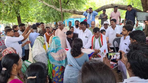 लखमा ने कोंटा बाढ़ प्रभावितों से की मुलाकात