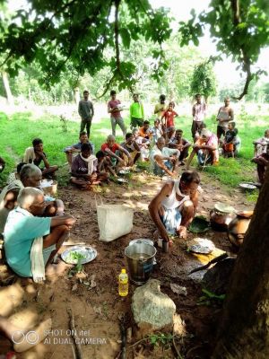 किसानों ने भुकुर्रा बाबा में पूजा-अर्चना कर अच्छी फसल की कामना की