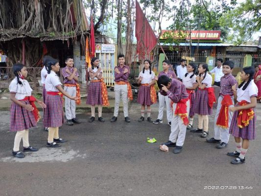 डीएवी पब्लिक स्कूल के छात्रों ने गाय की सुरक्षा के लिए नुक्कड़ नाटक की दी प्रस्तुति