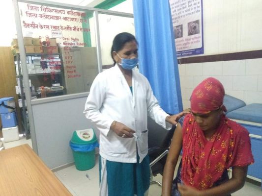 विश्व हेपेटाइटिस दिवस पर  बचाव के लिए लगाए गए टीके