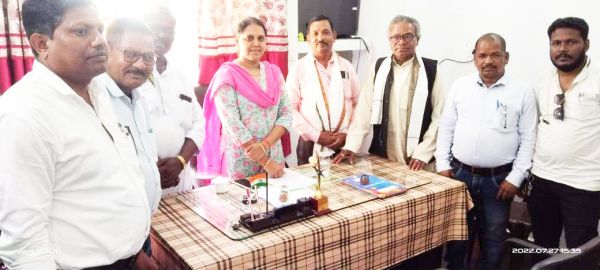 सहायक आयुक्त को दिए सर्व आदिवासी समाज ने आमंत्रण