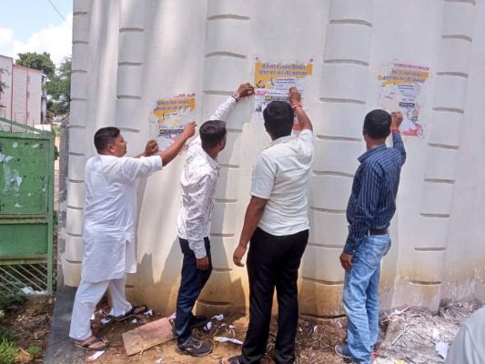 कांग्रेसियों ने की निर्माणाधीन अंबेडकर चौक एवं घड़ी चौक की सफाई व पुताई