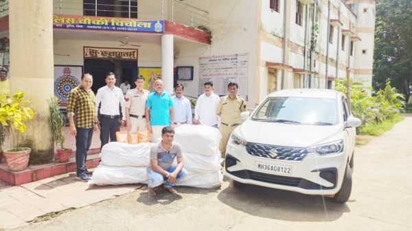 कार समेत डेढ़ लाख का तंबाकू पकड़ाया