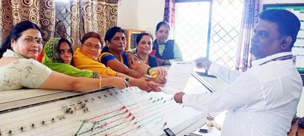 रेलवे महिला मंडल ने की स्पेशल ट्रेन के मनेंद्रगढ़ में स्टॉपेज की मांग