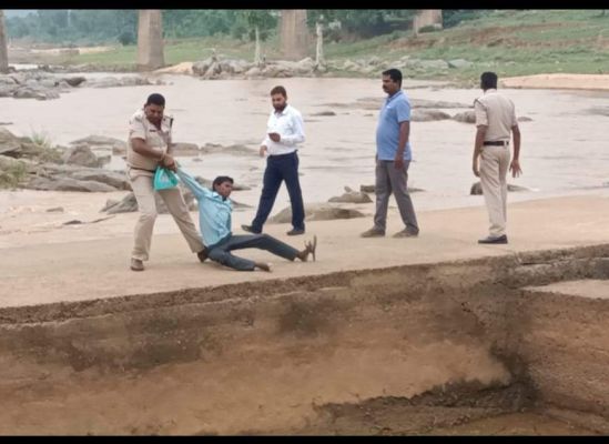 एएसआई ने युवक को पीटा, वीडियो फैला, एसपी ने कहा-होगी कार्रवाई