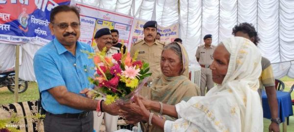 जशपुर एसपी ने संघर्ष बयां कर बताया-पिता स्टेशन में कुली थे और 9 साल में अनाथ होने पर मुस्लिम परिवार ने पाला