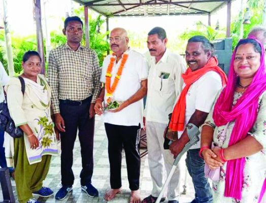डोंगरगांव विधायक से मिले दिव्यांग, मांगों का ज्ञापन