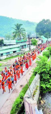 कर्णेश्वर धाम में लगा कांवरियों का तांता