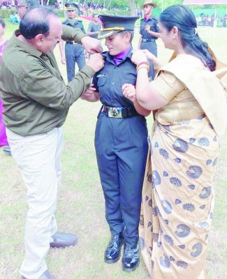 मुख्यमंत्री ने छत्तीसगढ़ की पहली महिला लेफ्टिनेंट बनने पर वंशिका पांडे को दी बधाई