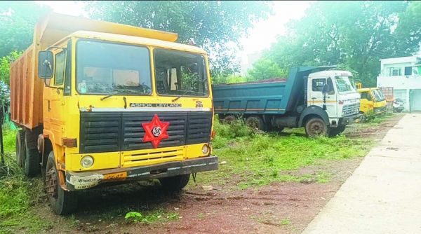 खनिज का अवैध परिवहन तीन गाडिय़ां जब्त