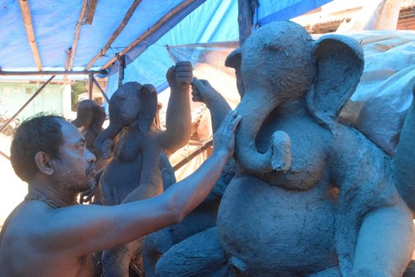  आकार ले रही है गणेश की प्रतिमाएं