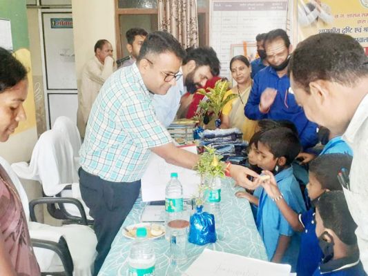 श्रवण एवं दृष्टिबाधित विद्यालय में मनाया शाला प्रवेशोत्सव