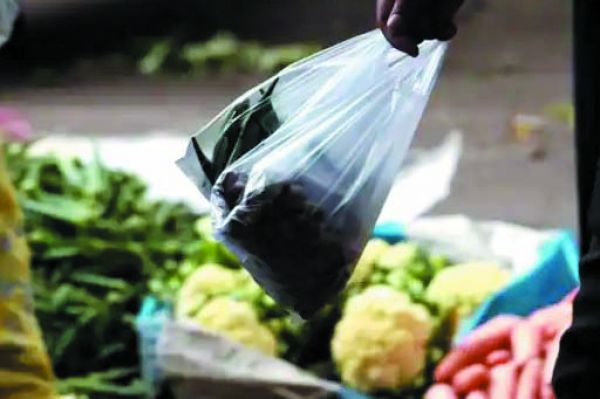 सिंगल यूज प्लास्टिक के उपयोग पर रोक नहीं, चोरी-छिपे अब भी दुकानदार और थोक कारोबारी बेच रहे