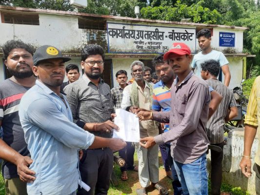 अवैध रेत खुदाई परिवहन रोकने ग्रामीण एकजुट, ज्ञापन