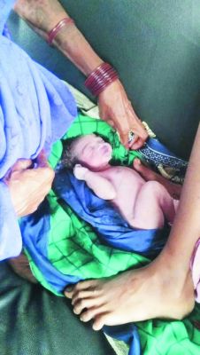 पुलिस वाहन में प्रसव जच्चा-बच्चा दोनों स्वस्थ