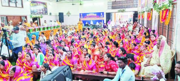 त्यौहारी सीजन में वेतन के लिए तरस रहे ठेका सफाईकर्मी