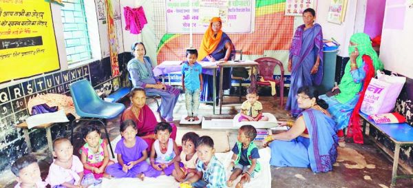 आंगनबाड़ी में मनाया वजन त्यौहार 