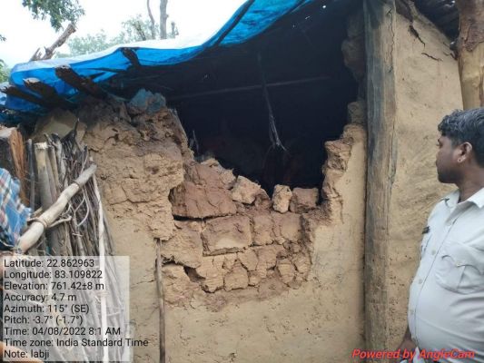 हाथियों ने मकानों को किया क्षतिग्रस्त, फसलें भी रौंदी, प्रभावित क्षेत्रों में मुनादी