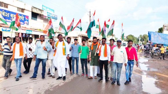 नगरी में निकाली भव्य तिरंगा यात्रा