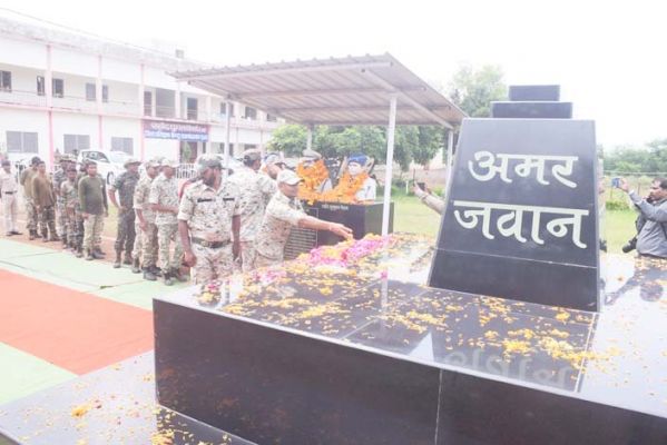 उप निरीक्षक युगलकिशोर और कृष को महकमे ने किया याद