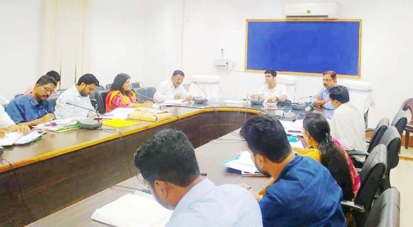 विश्व आदिवासी दिवस व मोहर्रम पर शांति व्यवस्था बनाए रखने कलेक्टर के निर्देश