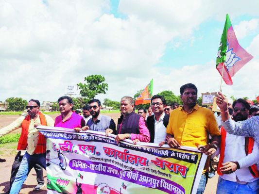एसडीएम कार्यालय के घेराव में नवापारा के कार्यकर्ता हुए शामिल