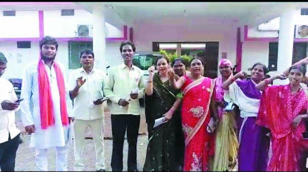 भाजपा समर्थित जनपद सदस्यों से अफसर कर रहे भेदभाव, सौंपा ज्ञापन