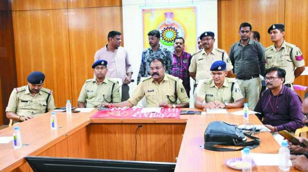 दो जिलों के 9 सूने मकानों में चोरी करने वाला गिरोह पकड़ाया