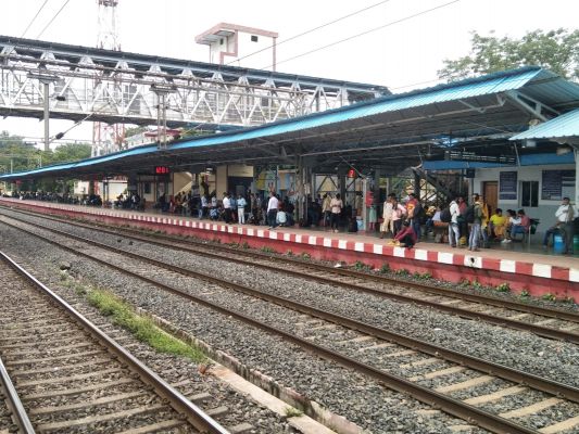 लगातार रद्द हो रहे ट्रेनों से त्यौहारी सीजन के कारोबार पर असर