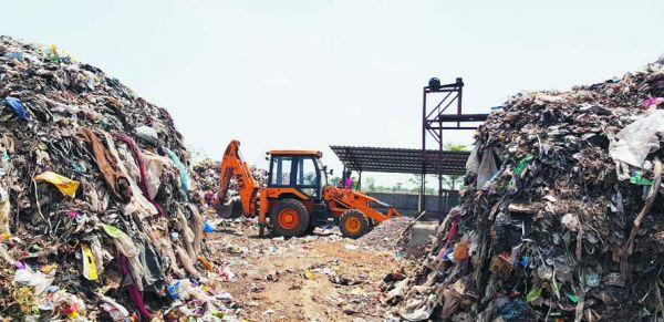 ट्रेंचिंग ग्राउंड का ठेकेदार ब्लैक लिस्टेड, अमानत राशि राजसात, चैन माउंटेन मशीन-2 ट्रैक्टर जब्त