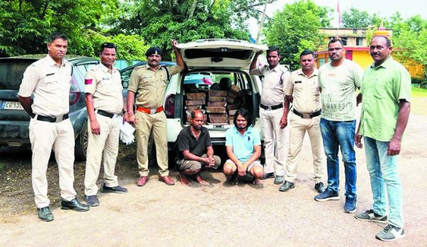 वाहन में सराई चिरान की तस्करी, दो पकड़ाए