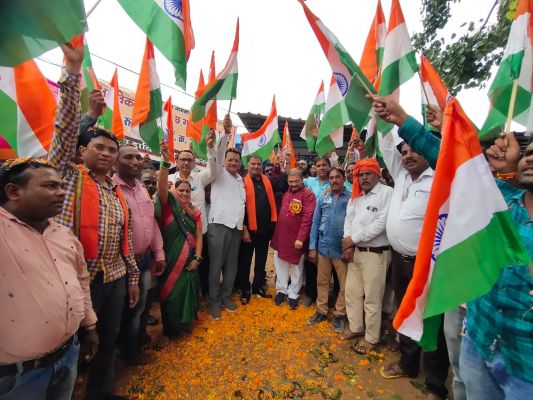 सांसद व जिलाध्यक्ष ने किया तिरंगा अभियान की शुरूआत
