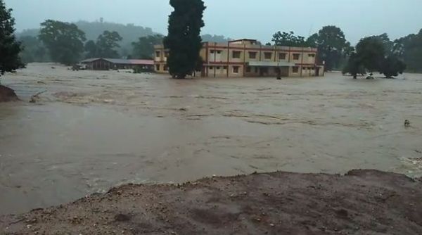 24 घंटे से तेज बारिश, नदियां उफान पर