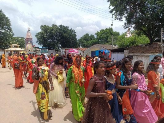 सावन के आखिरी सोमवार को भक्तों का उमड़ा जनसैलाब