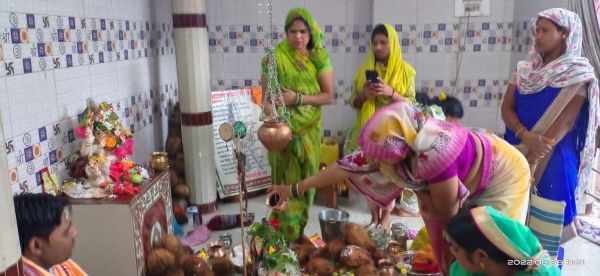 सावन का आखिरी सोमवार, हर-हर महादेव की गूंज