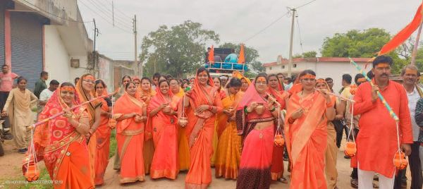 कांवर लेकर निकली विधायक, गणेशा तालाब से जल लाकर किया देऊर मंदिर में जलाभिषेक