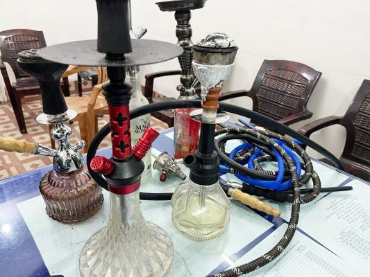 होटल में चल रहा था अवैध हुक्का बार, मालिक पकड़ाया  