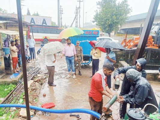 मूसलाधार बारिश में मेयर-आयुक्त ने किया शहर भ्रमण