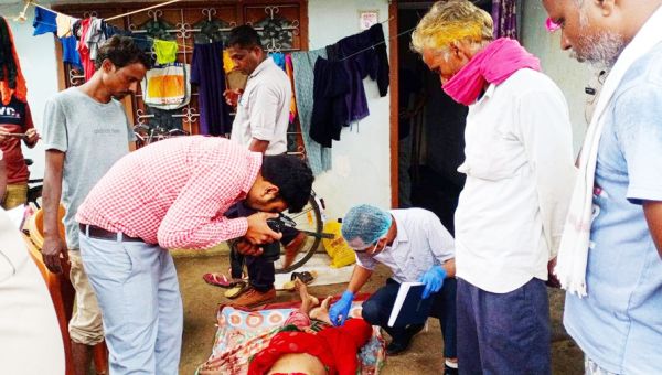 घर में अकेली बुजुर्ग महिला की हत्या कर चोरी