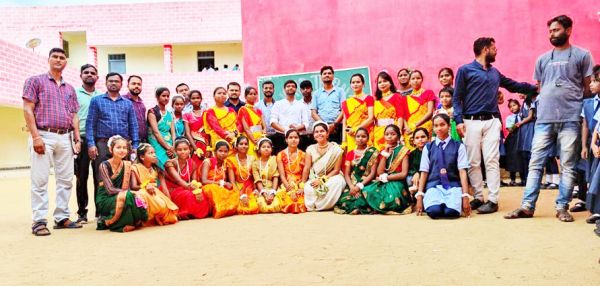 आत्मानंद शासकीय अंग्रेजी स्कूल ओडग़ी में आदिवासी दिवस पर सांस्कृतिक कार्यक्रम