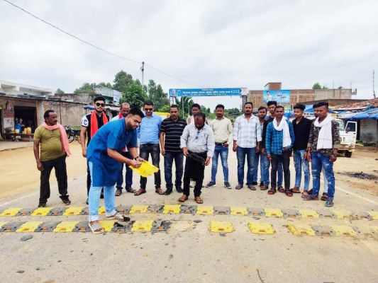 नवापारा कुन्नी मोड़ पर बना स्पीड ब्रेकर 10 दिनों में खस्ताहाल