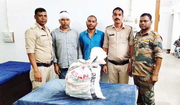 नशीली कफ सिरप समेत 2 बंदी