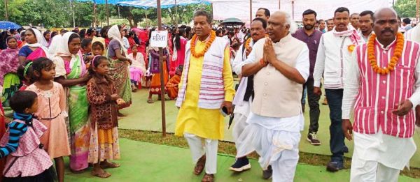 एक तीर एक कमान सर्व आदिवासी एक समान के नारे से गूंजा नगर