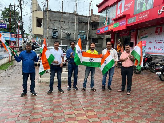 कैट सरगुजा ने कारोबारियों से राष्ट्रीय ध्वज फहराने का किया आह्वान