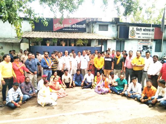 पार्षद पर तिरंगा अपमान प्रकरण, विरोध में भाजपा ने कोतवाली में दिया धरना