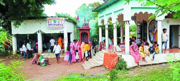 महामाया मंदिर प्रांगण बैजलपुर में महादेव की पूजा-अर्चना